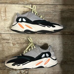 YEEZY BOOST 700